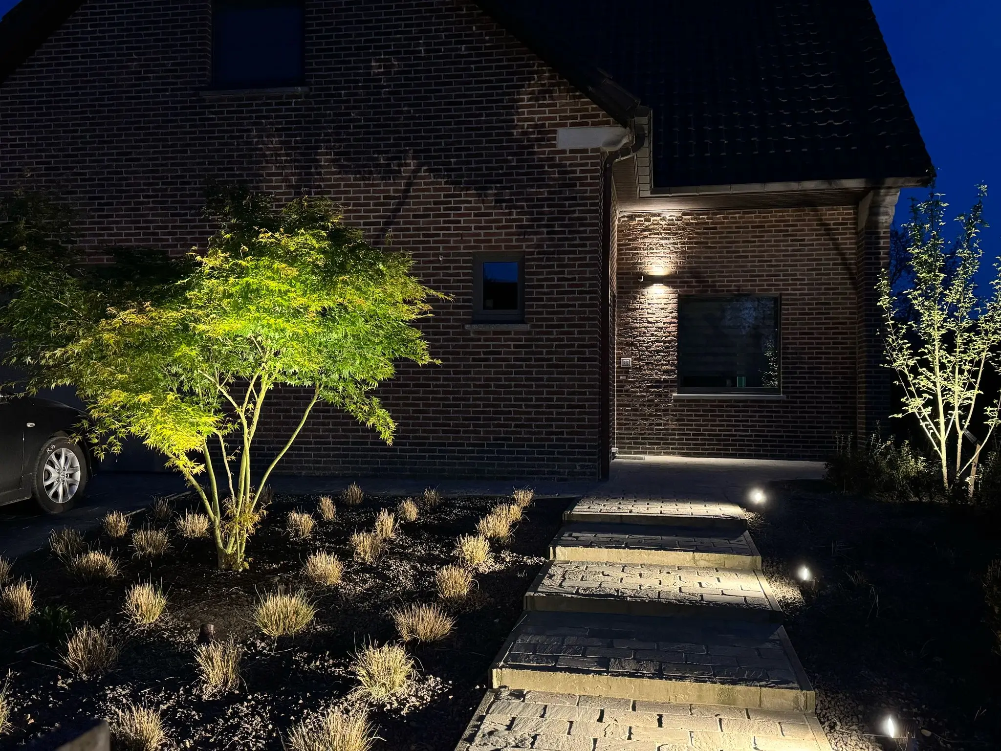 tuinverlichting geplaatst en aangesloten bij klant in Geraardsbergen door elektricien Elektro NG