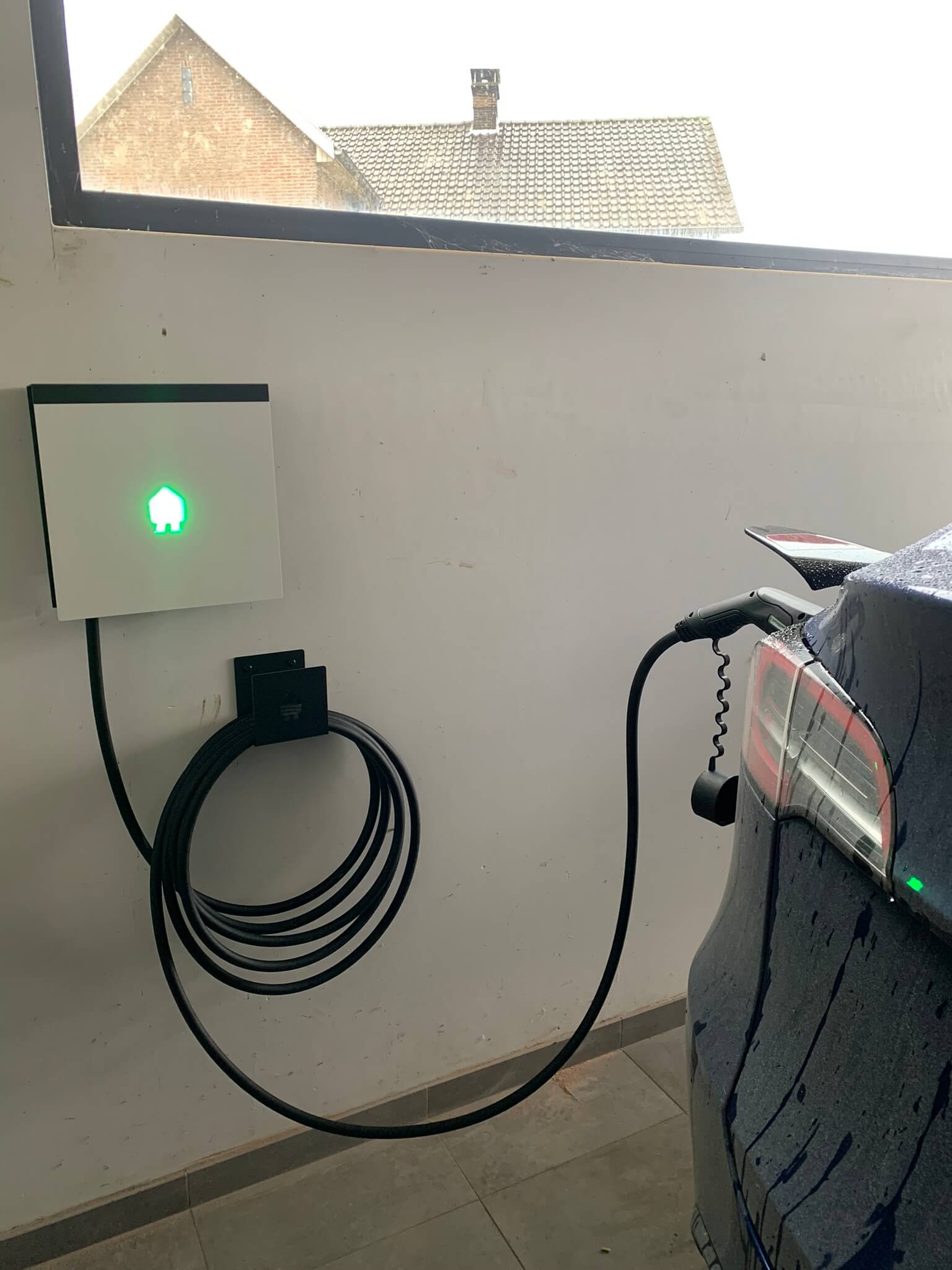 laadpaal voor wagen bij particulieren en bedrijven geplaatst door Elektro NG